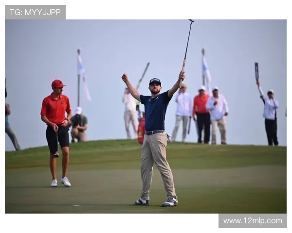 [高尔夫]肖博文居亚巡菲律宾赛第三轮T3 落后两杆争冠.